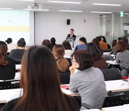 5 Ways to Succeed As a Business Student 5 Ways to Succeed As a Business Student