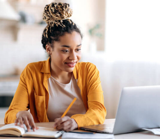 Advantages and Disadvantages of Online Studies for a New Entrepreneur Advantages and Disadvantages of Online Studies for a New Entrepreneur