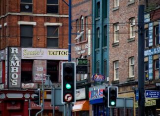 5 Tips To Make Your Business Stand Out With the Help of Business Signs 5 Tips To Make Your Business Stand Out With the Help of Business Signs