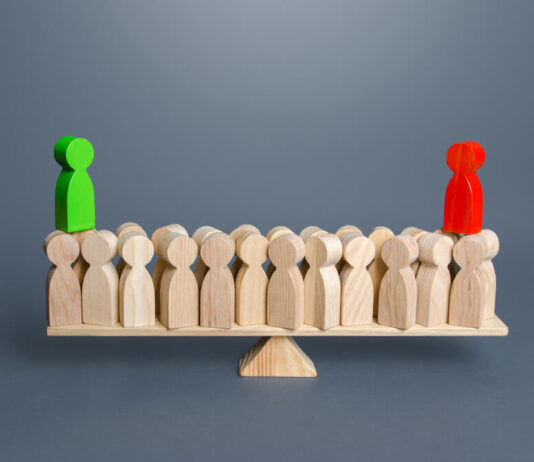 Internal Vs. External Communication: Balancing Employees And Stakeholders Internal Vs. External Communication: Balancing Employees And Stakeholders